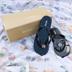 MK Flip Flop Shiny | BLACK SIZE 6